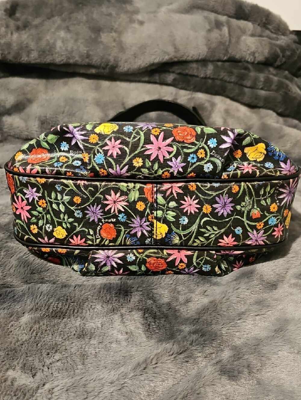 Dooney & Bourke - Picture 5 of 8